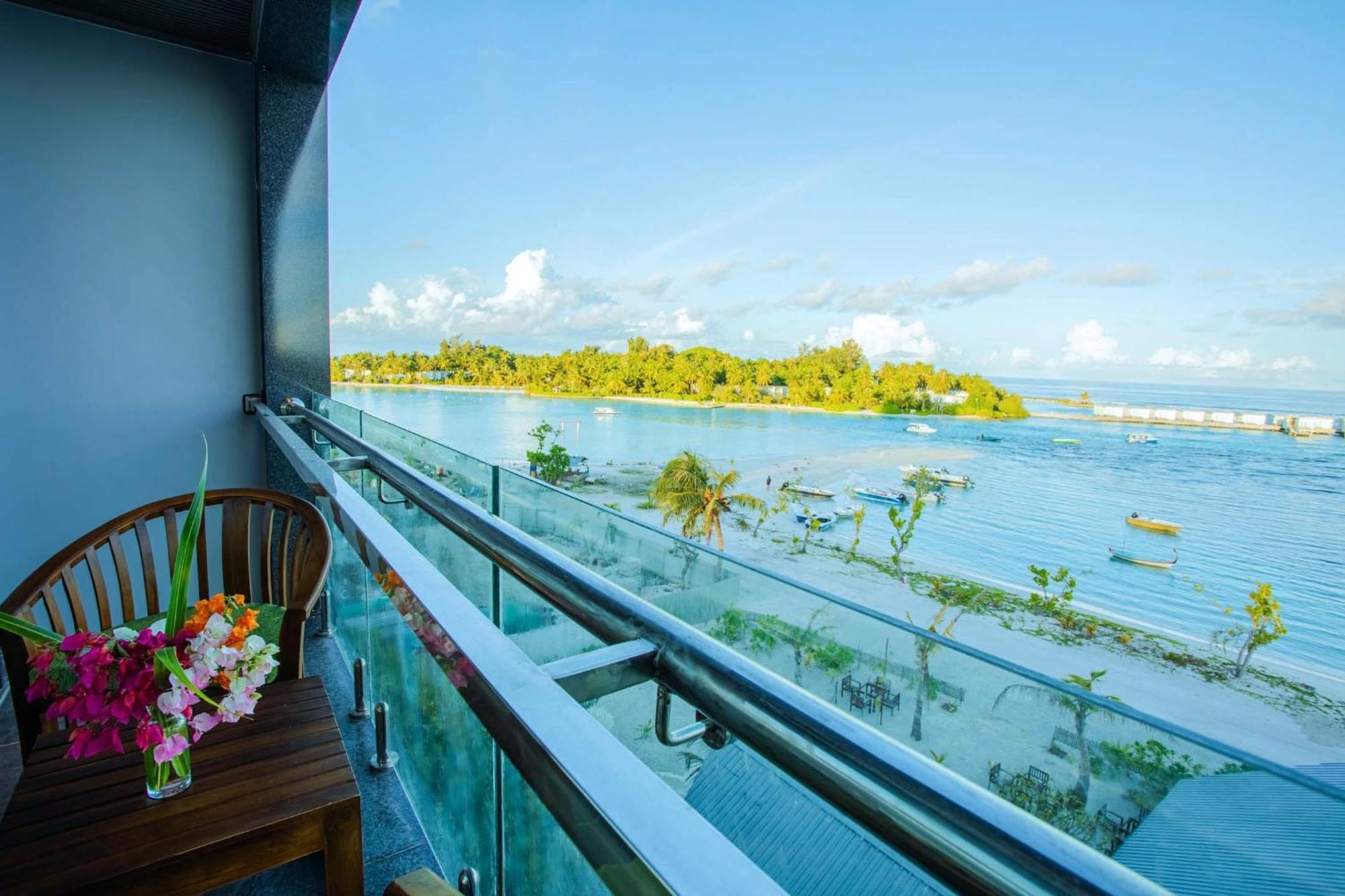 Beach Hotel Guraidhoo Bagian luar foto