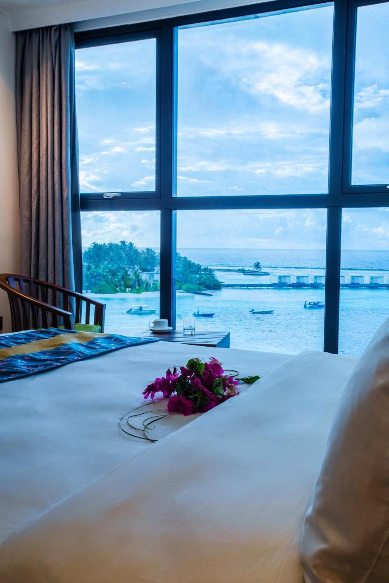 Beach Hotel Guraidhoo Bagian luar foto