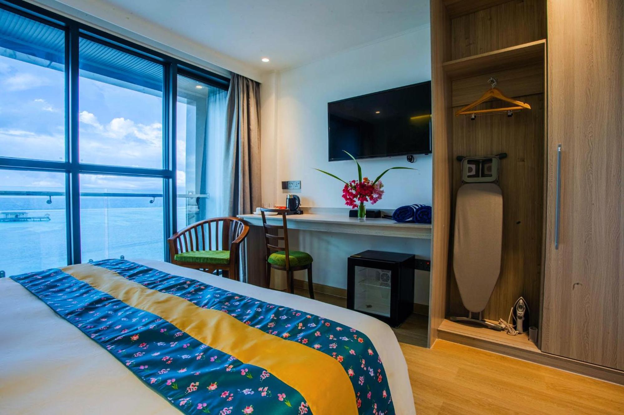 Beach Hotel Guraidhoo Bagian luar foto