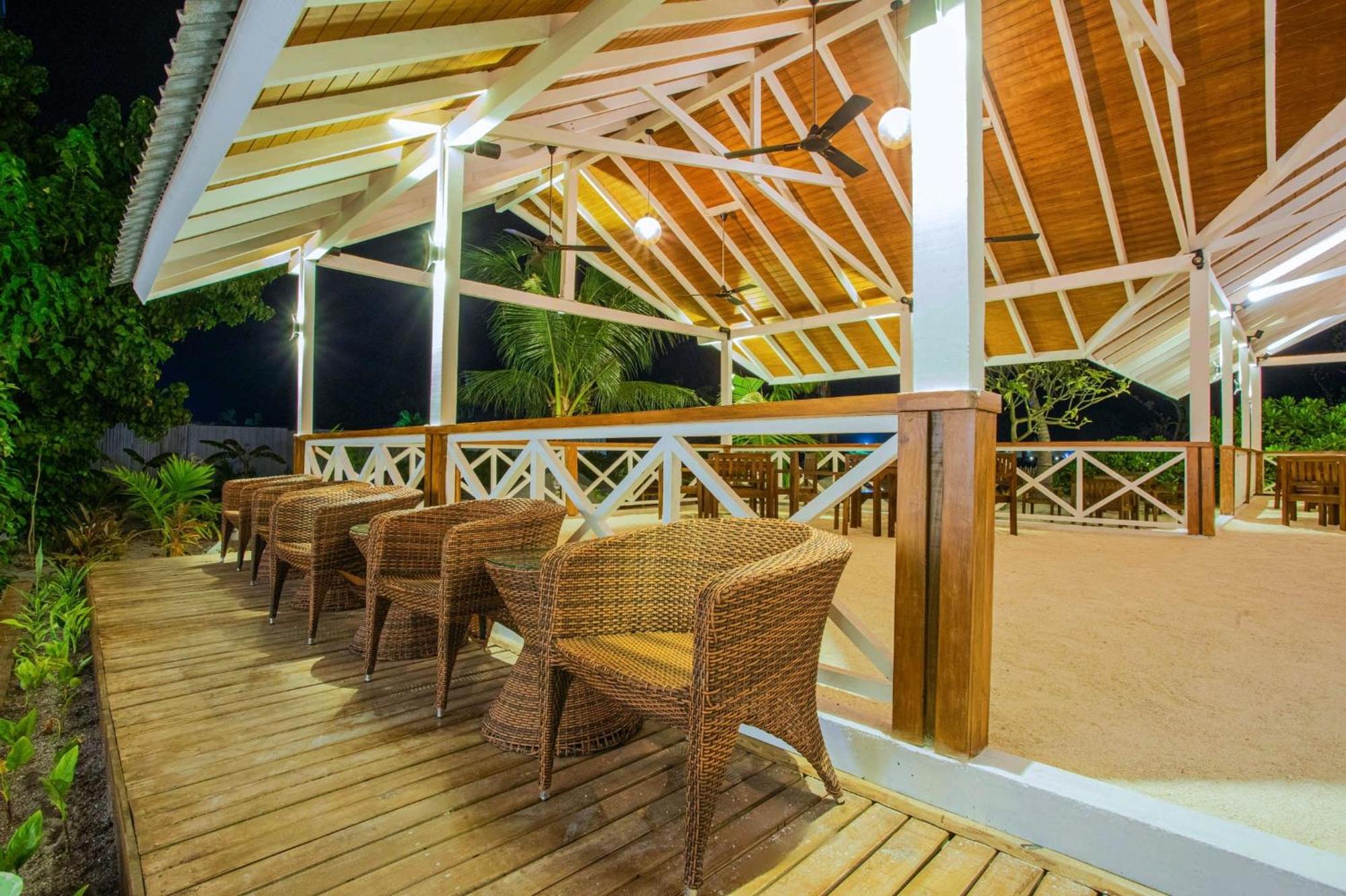Beach Hotel Guraidhoo Bagian luar foto